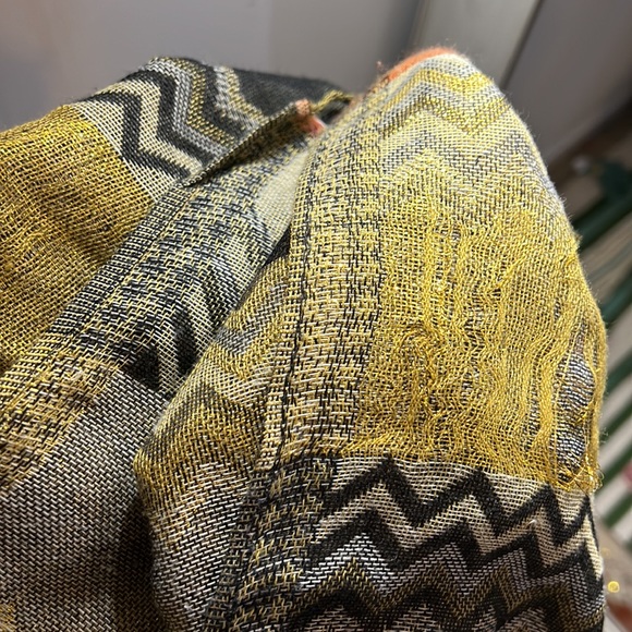 ❤️🧣BEAUTIFUL DESIGNER SCARF🧣❤️LONG EUC GIFT GOLD BROWN BLACK ORANGE CHEVRON - Picture 3 of 6